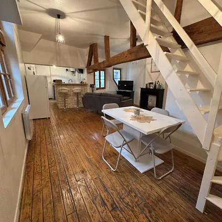 Unique Au Coeur Historique De Lägenhet *